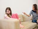 Симптоми на трудно детство: какво казват нарцистичните родители на децата си
